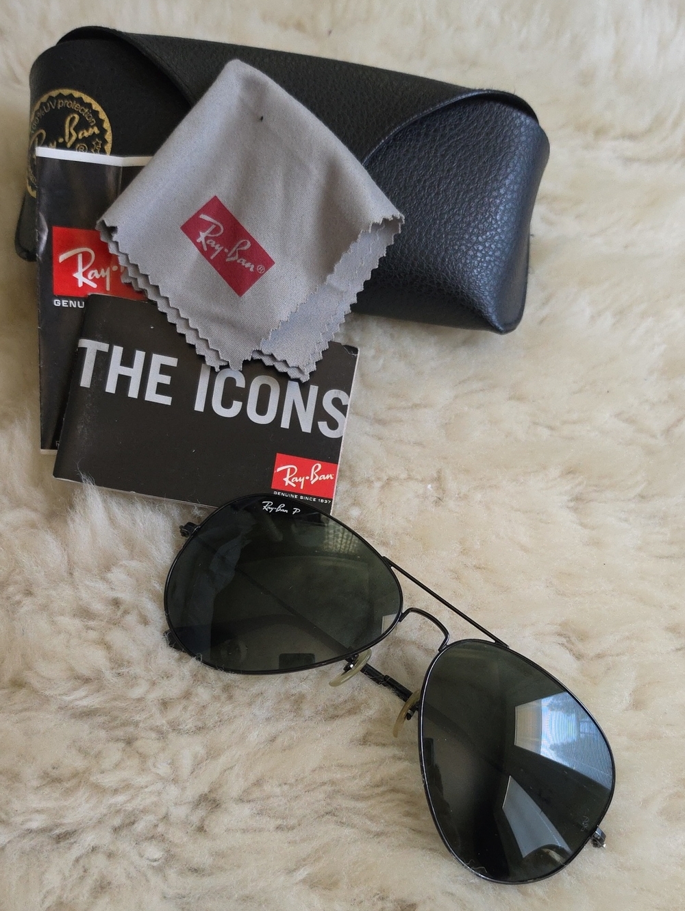 Ray-Ban Aviator Sunglasses in Black with Green Lenses